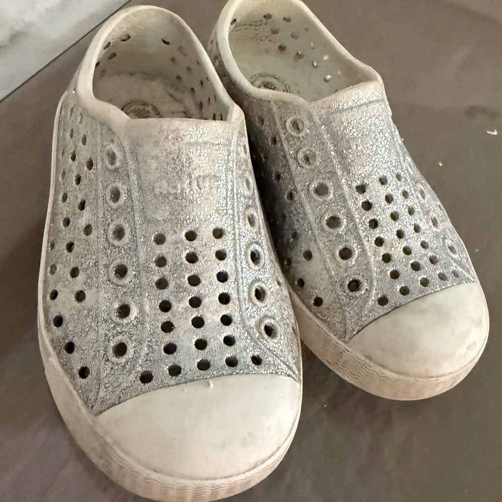 Native Slip-On Silver Glitter Children’s size 7